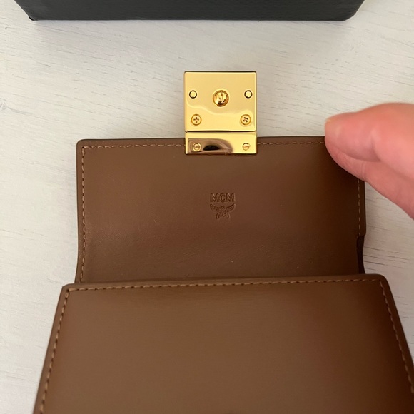 NWT MCM Patricia Logo Trifold Leather Wallet-Toffee - Picture 6 of 7